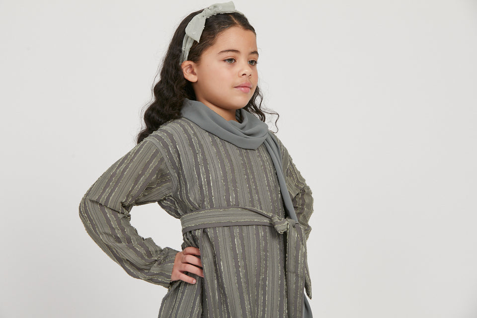Junior Girls Olive Grey Textured Frayed Closed Abaya