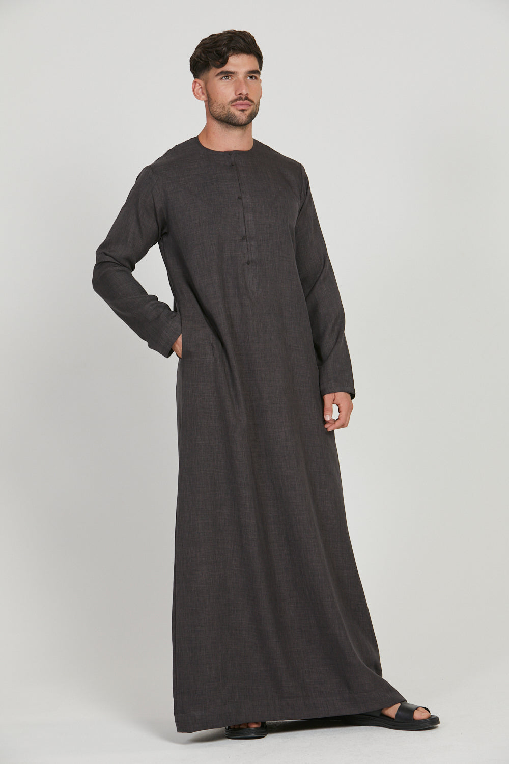 Men's Black Premium Emirati Thobe In Slim & Standard Fit â AbayaButh